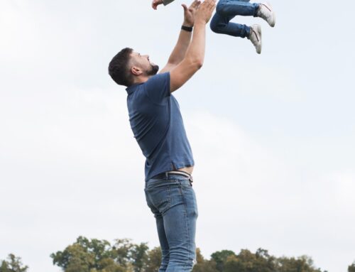 ΑΠΑΓΟΡΕΥΣΗ ΤΗΣ ΠΑΡΕΝΘΕΤΗΣ ΜΗΤΡΟΤΗΤΑΣ ΓΙΑ ΑΝΔΡΕΣ — ΜΠΟΡΕΙ ΤΟ ΦΥΛΟ ΝΑ ΑΠΟΤΕΛΕΣΕΙ ΝΟΜΙΚΟ ΕΜΠΟΔΙΟ ΣΤΗΝ ΠΑΡΕΝΘΕΤΗ ΜΗΤΡΟΤΗΤΑ;